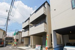 【すぐに見学可】
■3階建て2SLDK新築住宅
■設備充実
■収納スペース充実