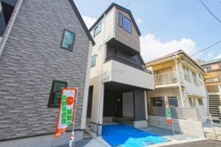 すぐに見学可】
■3階建て2SLDK新築住宅
■設備充実
■収納スペース充実