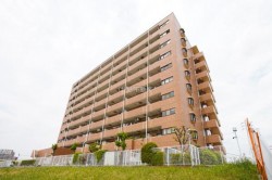 3LDKフルリノベーション済みマンション
【すぐに見学可】
■南向きで陽当たり・眺望良好
■設備豊富
■オール電化