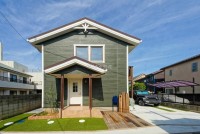 【すぐご見学可能】
■スウェーデンハウス施工のこだわりの詰まった注文住宅です。
■駐車スペース3台分(車種による)
■令和6年築 非常に綺麗にお使いです。