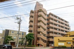 ■総武中央線「小岩」駅 バス24分
■オートロック・宅配ボックスあり
■スーパー、コンビニなどの買い物施設まで徒歩10分圏内につき、買い物に便利です