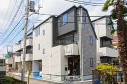 ■総武線「新小岩」駅 徒歩15分
■お子様の床遊びも安心の床暖房付き
■スーパー、コンビニなどの買い物施設まで徒歩10分圏内につき、買い物に便利です