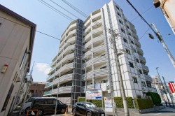 ■東武鉄道亀戸線「小村井」駅 徒歩3分
■2面バルコニー、南向き日当たり・通風良好です
■東南角部屋の3LDK
■犬、猫2匹までペット飼育可