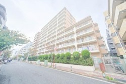■新耐震基準適合物件
■住宅ローン減税利用可
■フルリノベーションマンション(2025年10月上旬完成済み)
■ペット飼育可(細則有)
■すべての窓が二重格子
