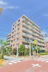 ■新規内装リノベーション済（令和７年９月５日完成）
■３階３方角部屋３ＬＤＫ
■陽当たり・通風良好
■オートロック・宅配ボックス付き
■長期修繕計画あり