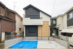 ■新築2階建て2SLDK
■ZEH水準住宅
■エネルギー消費性能☆3
■断熱性能5
■LDK上部に吹き抜けがあり開放的です
■土間収納・リネン庫など収納豊富♪