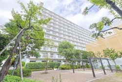 ■キッチンが中心という新しい住まいのかたち。
■9階部分3LDKで日当たり良好です
■新規リノベーションマンション(2025年9月12日完了)
■駅徒歩5分圏内