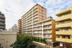 ■最上階・南東角部屋3LDK!
■使い方いろいろ、明るいDEN
■会話も弾む対面式キッチン
■耐震基準適合物件
■ペット飼育可(細則有)