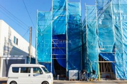 ■新築木造3階建3SLDK+WIC
■広々リビングで家族団らんが広がる♪
■1階にWIC付きで利便性◎
■空気を乾燥させにくく足元から温める床暖房♪