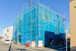 ■新築木造3階建角地3LDK+WIC(2026年1月中旬完成予定)
■広々リビングで家族団らんが広がる♪
■1階にWIC付きで利便性◎