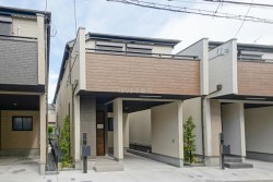 ■新築２階建て２ＬＤＫ＋Ｓ＋ＷＩＣ＋ファミリークローク＋カースペース
■ＺＥＨ水準の省エネ住宅
■住宅性能評価７項目最高等級
■地震に強いI.D.S工法
