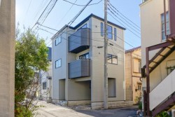 ■2025年12月下旬完成予定
■新築3階建角地
■子育てグリーン住宅事業
■間仕切りオプション工事にて3LDK+Sに変更可能