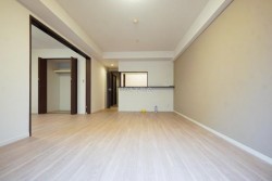 ■2階部分角部屋3LDK
■南西向きにつき日当たり良好
■オートロック付きで防犯面安心