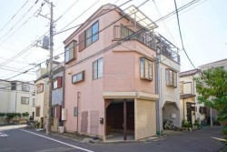 ■売戸建角地３階建３ＤＫ
■各室２面採光のため、明るい室内が実現
■天気のいい日、３階南側からテーマパークの花火を望めます
