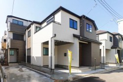 ■２０２６年１月完成予定！
■新築２階建３ＬＤＫ＋納戸＋カースペース
■暮らしの質を高めるＺＥＨ省エネ住宅
■徒歩５分圏内にバス停があり交通利便性◎
