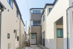 ■2026年1月完成予定!
■新築3階建3LDK+納戸+カースペース2台可
■暮らしの質を高めるZEH省エネ住宅
■徒歩5分圏内にバス停があり交通利便性◎