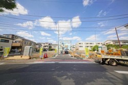 ■2026年1月完成予定!
■新築3階建3LDK+納戸+カースペース2台可
■暮らしの質を高めるZEH省エネ住宅
■徒歩5分圏内にバス停があり交通利便性◎