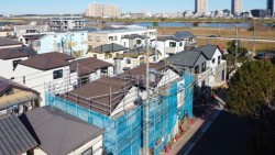 ■２０２６年１月完成予定！
■新築２階建３ＬＤＫ＋納戸＋カースペース
■暮らしの質を高めるＺＥＨ省エネ住宅
■徒歩５分圏内にバス停があり交通利便性◎
