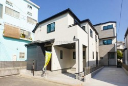 ■２０２６年１月完成予定！
■新築２階建３ＬＤＫ＋納戸＋カースペース
■暮らしの質を高めるＺＥＨ省エネ住宅
■徒歩５分圏内にバス停があり交通利便性◎
