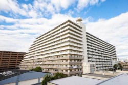 ■新規リフォームマンション!(令和7年11月中旬完成予定)
■11階部分・南西向き・3LDK!
■陽当たり・眺望良好です♪
■近隣は商業施設が充実しています!