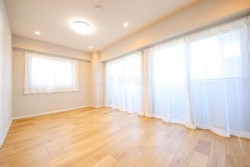 ■柴又駅徒歩2分の好立地　2駅2路線利用可
■平成６年　タイル貼りの外観
■２面バルコニー付の３方角住戸
■オートロック、専用ポーチ付き
