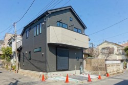 ■南西角地！陽日当リと開放感に恵まれた
■周辺には買物施設や学校もあり便利な日常をお楽しみください。
■小・中学校まで 徒歩9分以内！生活利便施設が近くに揃う 