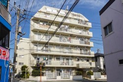 ■ＪＲ総武・中央緩行線 「新小岩」駅 徒歩12分
■角部屋,閑静な住宅街、モニター付きインターホン・エレベーター有


