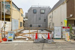 ■京成押上線「四ツ木」駅 徒歩 1 2 分
■広々LDK 22.1帖
■収納豊富・土間収納・WIC・パントリー
■新築分譲住宅 全 1 棟・車庫付き