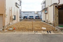 ■総武線 『新小岩』 駅 徒歩23分
■陽当たり良好♪２階リビング♪
■食洗器完備・カースペース有（車種による）
■辺環境充実のエリア、全居室収納完備