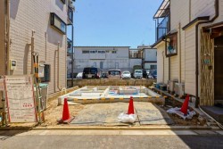 ■総武線 『新小岩』 駅 徒歩23分
■陽当たり良好♪２階リビング♪
■食洗器完備・カースペース有（車種による）
■辺環境充実のエリア、全居室収納完備