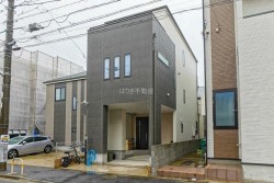 ■京成線「京成小岩」駅徒歩5分
■駅から徒歩5分、通勤通学に便利な立地
■2023年築/室内綺麗にお使い
■照明・エアコン5台付き