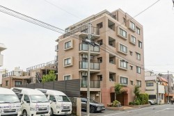 ■京成押上線「京成立石」駅 徒歩 9 分
■3階・南東角住戸
■バルコニー8mのワイドスパン
■家事動線に配慮した2WAYキッチン