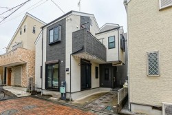 ■室内リフォーム工事完了 2026年2月
■小学校、中学校など徒歩10分圏内
■スーパー、コンビニエンスストア徒歩10分圏内
■小屋根収納有