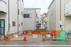 ■都営新宿線『一之江駅』徒歩12分
■都営新宿線『船堀駅』徒歩16分
■スーパー、コンビニエンスストアなど徒歩10分圏内
■小、中学校など徒歩10分圏内