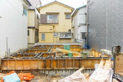 ■京成本線【お花茶屋駅】徒歩5分
■スーパー、コンビニエンスストア徒歩10分圏内
■小、中学校など徒歩10分圏内
■床暖房付き、トイレ2か所あります