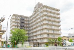 ■新規フルリノベーション（2026 年 3 月 27 日完成）
■東武伊勢崎線『鐘ヶ淵』駅 徒歩6分
■最上階9階部分・南東×南西角住戸につき陽当り・眺望・通風良好
