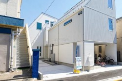 ■都営新宿線「瑞江」駅徒歩11分
■3階建て4LDK カースペース
■吹き抜け、大容量のWIC
■リビングLDK19.3帖