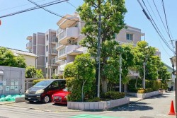 ■東武伊勢崎大師線「鐘ヶ淵」駅 徒歩8分
■魅力的な間取り3SLDK、サービスルーム有
■近く東白鬚公園（お散歩、運動、子様の遊び場として最適）