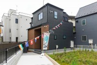 ■都営新宿線「篠崎」駅徒歩15分
■洋服をひとまとめに収納出来るウォークインクローゼット
■お子様やペットを見守りながら家事ができるカウンターキッチン