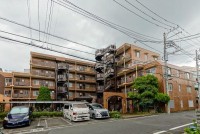 ■新規内装フルリノベーション （令和8年4月完成済み）
■新耐震基準のマンション、オートロック付きで安心
■2路線が徒歩圏内で利用可、コンビニ・スーパー至近