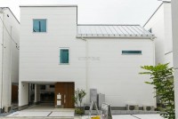 ■JR常磐線「綾瀬」駅徒歩14分
■3階建て2LDK S カースペース、吹き抜け
■デザインと性能を融合させた、デザイナーズZEH住宅