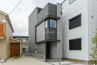 ■新宿線「瑞江」駅徒歩17分
■床は無垢材、天井・壁の仕上は漆喰なのでご家族の健康を叶えます
■フランク・ロイド・ライトの設計思想に基づく外観デザイン
