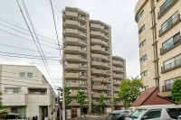 ■都営新宿線「一之江」駅徒歩13分
■12階両面バルコニー・南東向き、開放感と心地よさを感じるお部屋
■小学校、中学校が徒歩5分圏内で通学
■オートロックエントランス