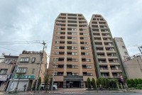 ■都営地下鉄浅草線「本所吾妻橋」駅徒歩9分
■多沿線利用可能、11階部分につき眺望良好
■バルコニーからスカイツリーが望めます
■ペット飼育可能(細則あり)