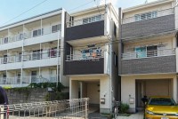 ■内装リフォーム済
■3階建て・車庫付き（車庫の広さ　奥行510cn×幅250cn、60cn通路含む）
■旅館・ホテル運営許可につき365日運営可