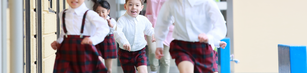 走る子どもたち