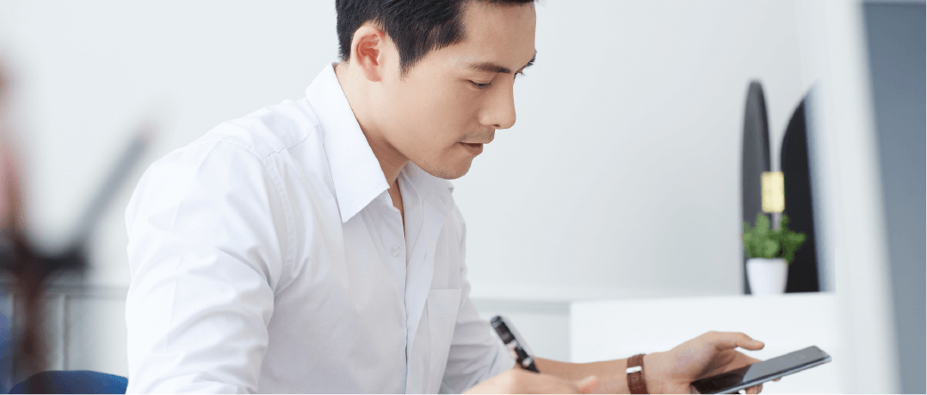 仕事をする写真